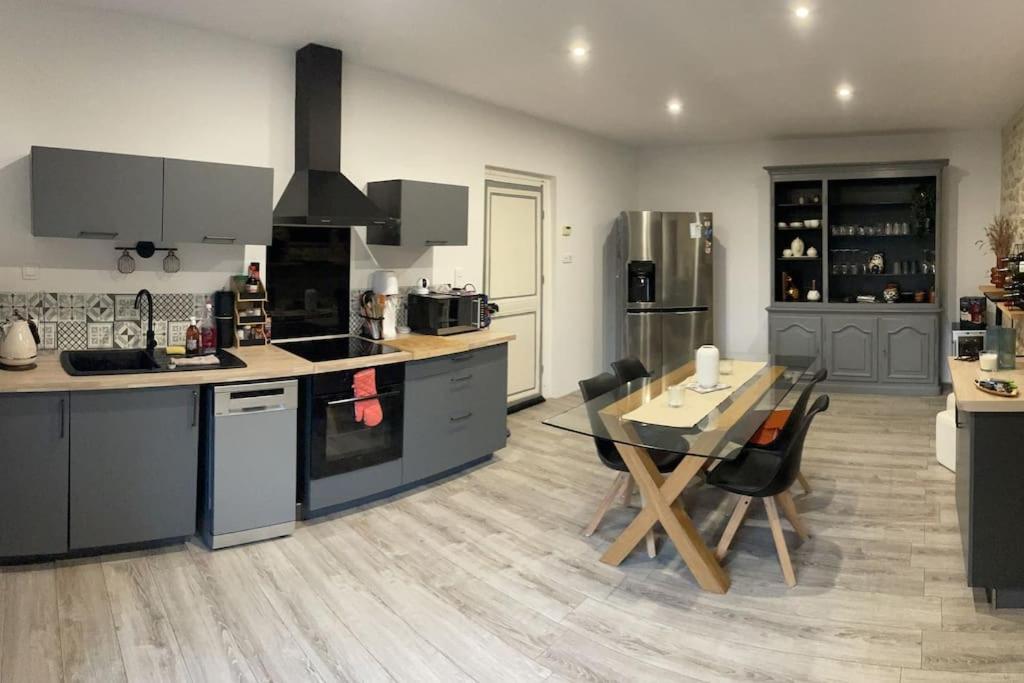 Maison De Charme Quarto em Acomodações Particulares Roches-Premarie-Andille